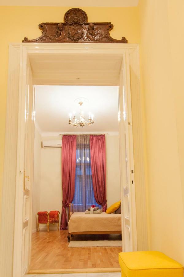 New York Palace View Apartment Budapest Bagian luar foto