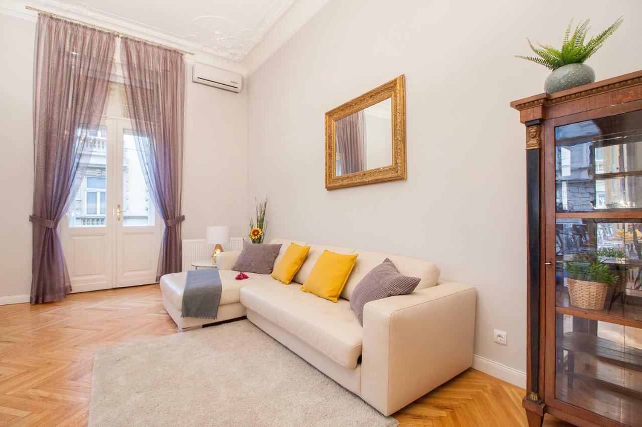 New York Palace View Apartment Budapest Bagian luar foto
