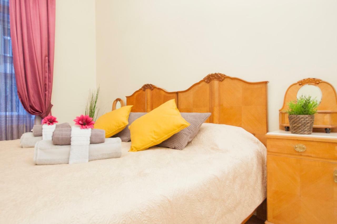 New York Palace View Apartment Budapest Bagian luar foto